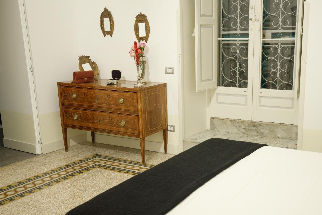 Bed and Breakfast Palazzo Introna Мола-ди-Бари Экстерьер фото