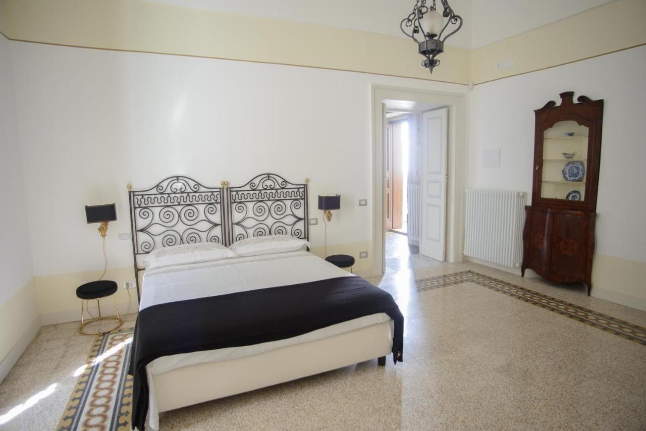Bed and Breakfast Palazzo Introna Мола-ди-Бари Экстерьер фото